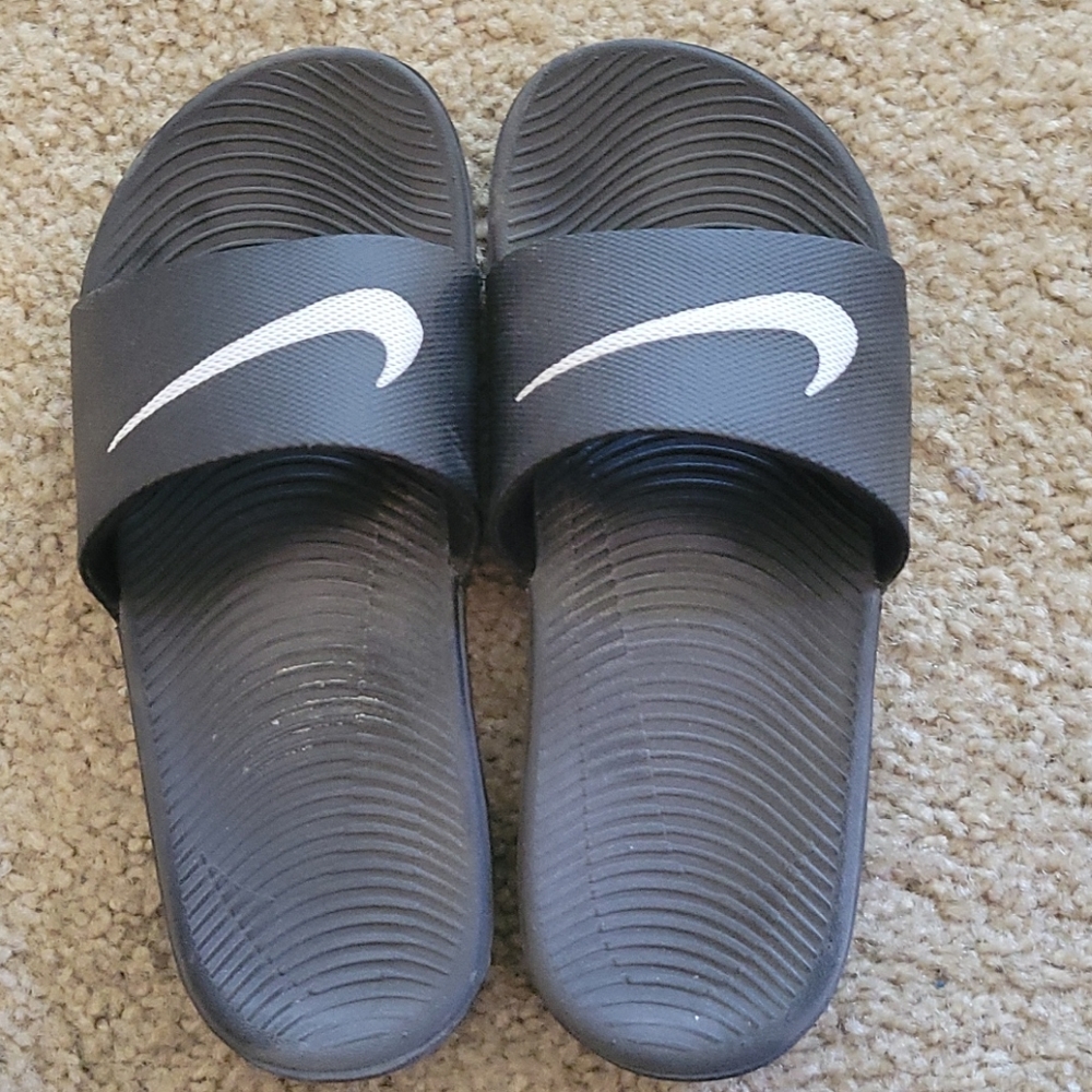 Nike slides
